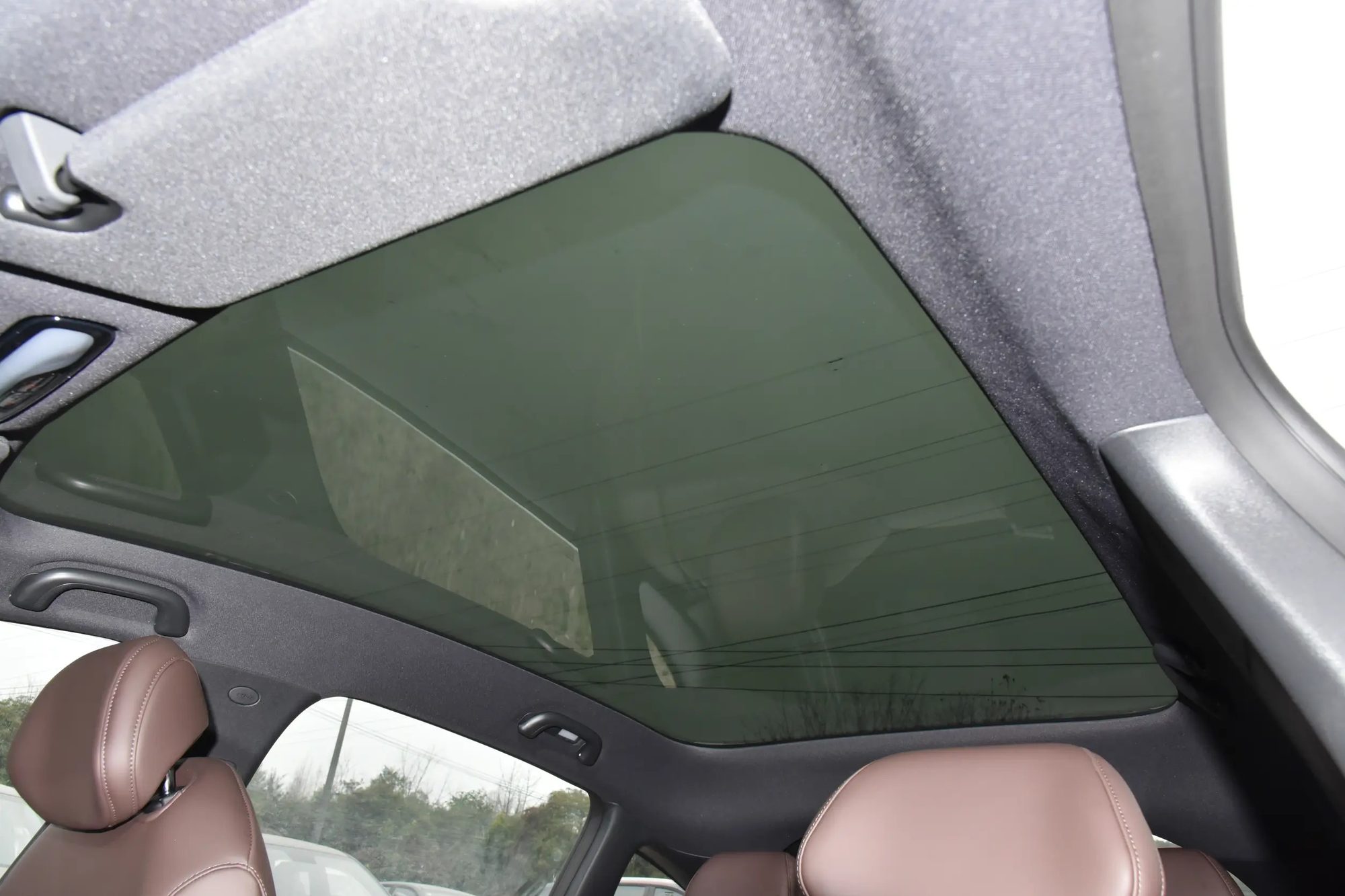Changan A07 — панорамная крыша Sky Screen